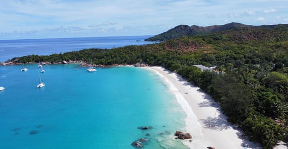 Seychelles: Praslin and La Digue Shared Trip with Lunch