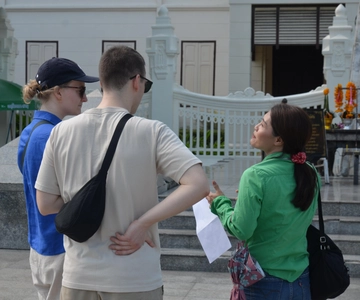 Chiang Mai: Historic Temples and City Guided Walking Tour