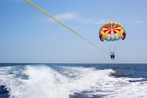 Z El Gouna: Wycieczka na wyspę Orange z nurkowaniem i parasailingiemOrange, parasailing, wycieczka łodzią, lunch, napoje i transfery