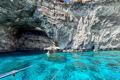Half Day Ultimate Yacht Experience to Comino