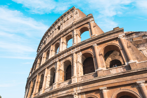 Rom: Colosseum Colosseum, Palatinkullen, Forum Romanum UpplevelseColosseum med standardtillträde och audioguide