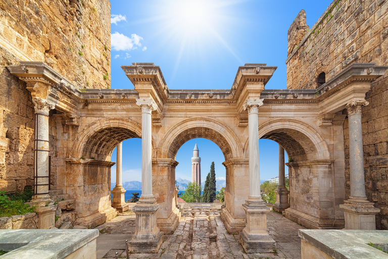 Antalya : Visite guidée à pied de la vieille ville et de ses points fortsVisite privée à pied de la vieille ville d'Antalya