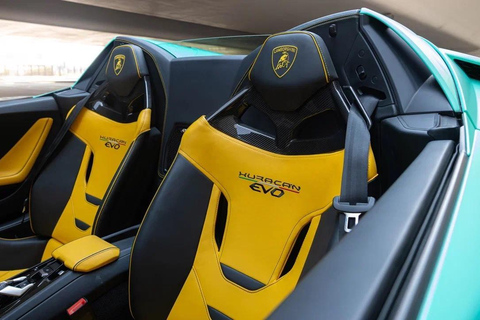 Experience Dubai in a Lamborghini