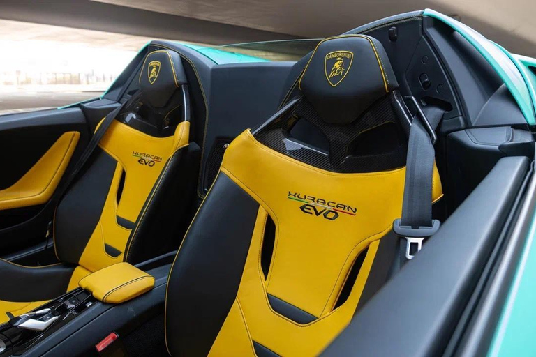 Experience Dubai in a Lamborghini