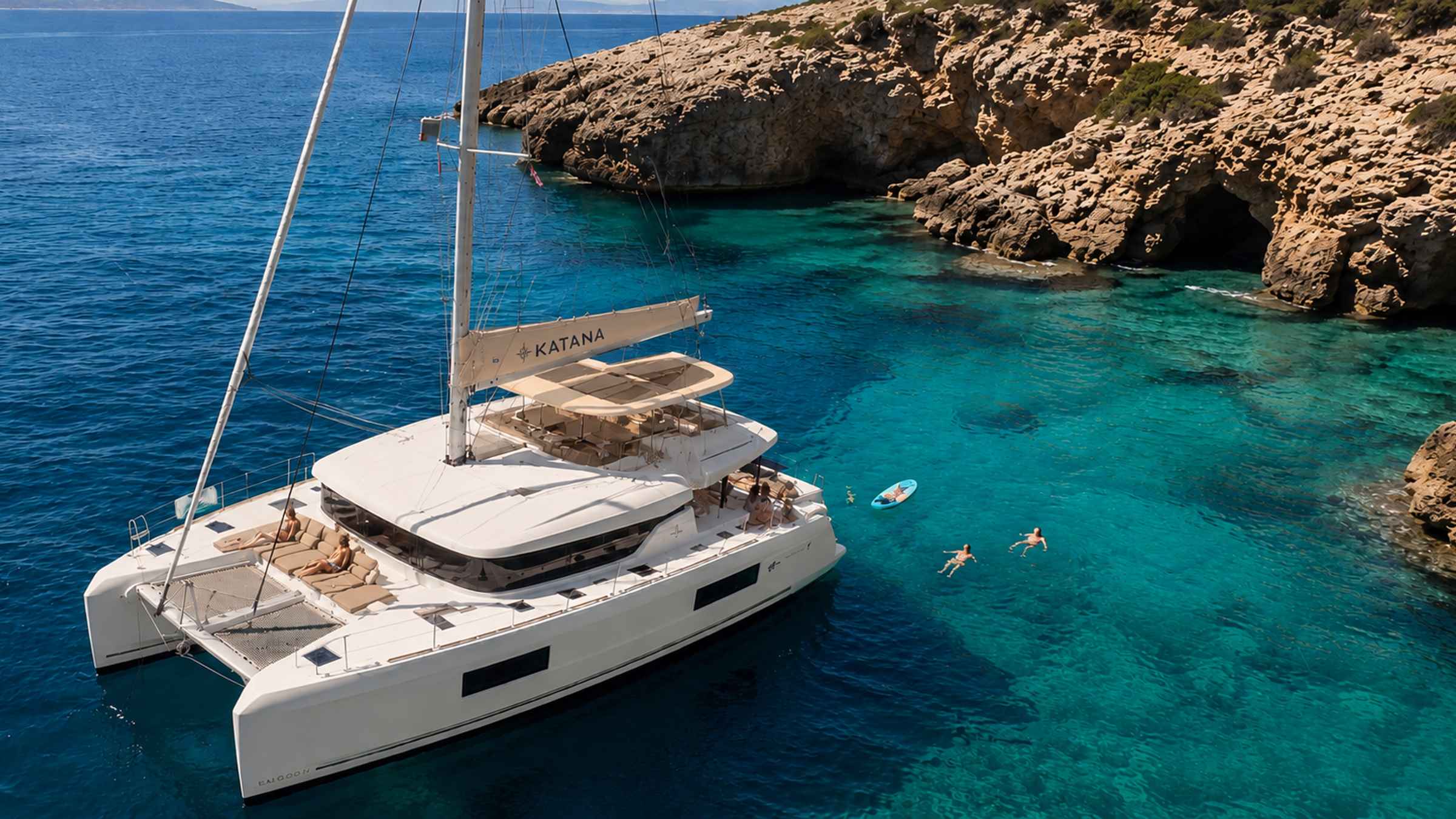 Mais recomendadoPasseio de catamarã de luxo com tudo incluso: almoço, drinques e transfer