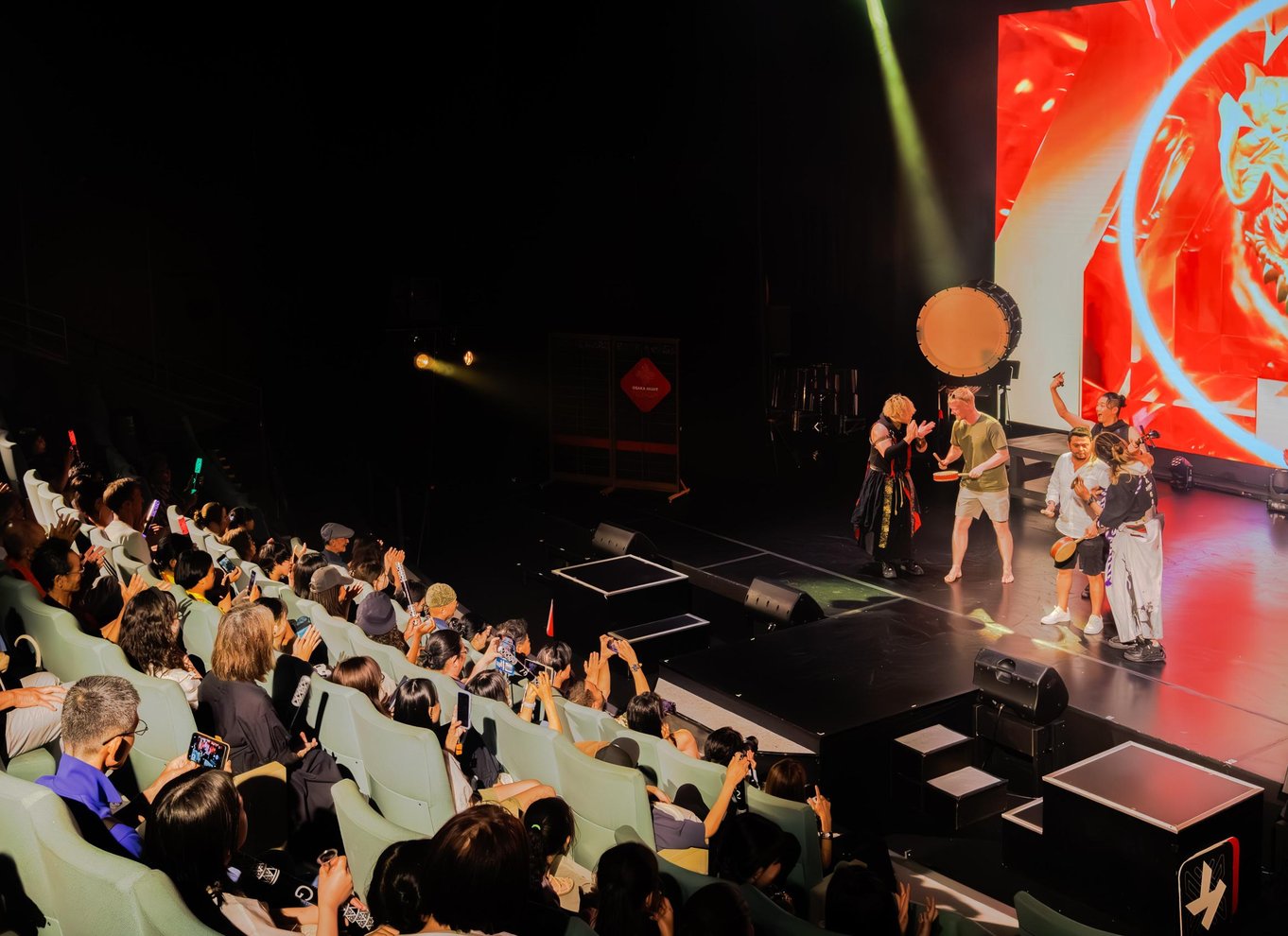 Osaka: Et moderne show med samuraier, Kabuki, Taiko og dans