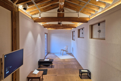 Seoul: Bukchon Hanok Village, Korean Tea Ceremony & Dessert