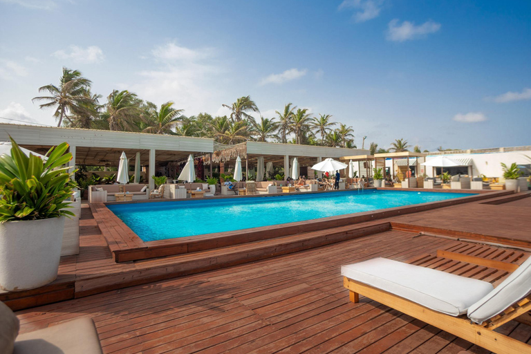 Luxus-Strand-Erlebnis Accra: Sonne, Sand, Gelassenheit und Mittagessen