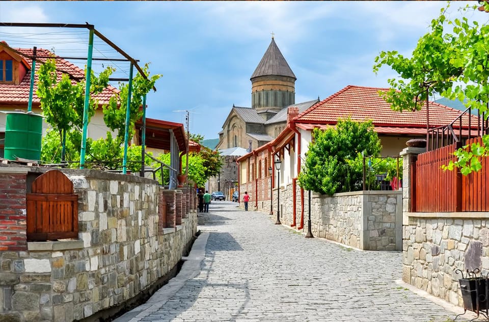 En rejse gennem tiden: Jvari og Mtskheta  GetYourGuide