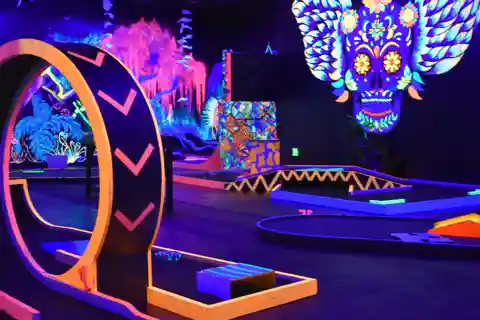 Queenstown: Mini golf al coperto Putt 'n' Glow