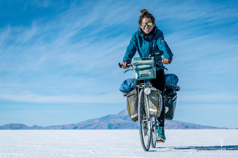 Från Uyuni: Dagstur på cykel till Salar de Uyuni + lunch