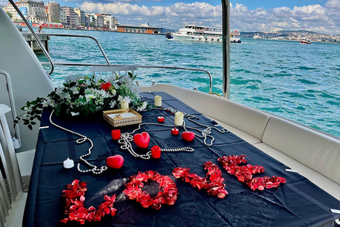 Istanbul: Bosphorus Yacht Cruise at Sunset with Snacks