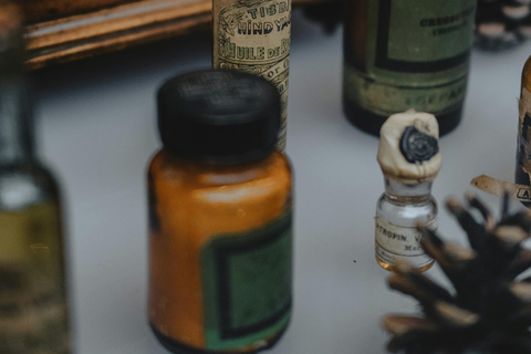 Tallinn: Raeapteek Tour with Workshop and Tastings