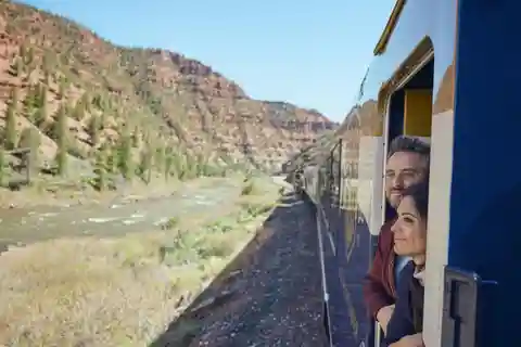 Rocky Mountaineer Rockies to the Red Rocks: Denver to Moab