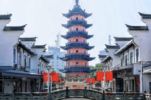 Shanghai: Ningbo Old Bund & Moon Lake City Walk Trip