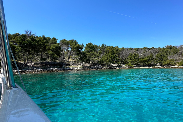 Split: Wycieczka całodniowa po 5 wyspach Blue Cave z Hvarem i Visem