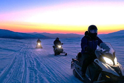 Levi: Schneemobil-Safari bei Dämmerung &amp; Sternenbeobachtung