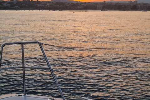 Villeneuve-Loubet: Small group catamaran day cruise Villeneuve-Loubet: Catamaran sunset cruise for small groups