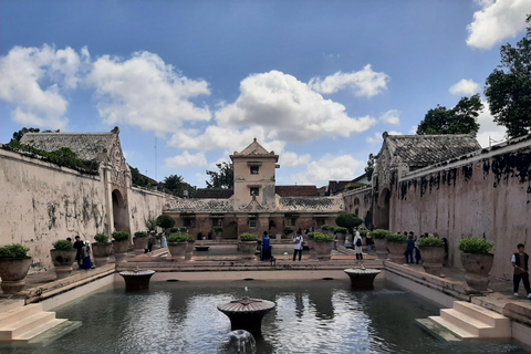 Yogyakarta:Merapi Jeep Tour, Keraton Yogyakarta & Taman Sari Yogyakarta: Merapi Jeep Tour, Sultan Palace & Taman Sari