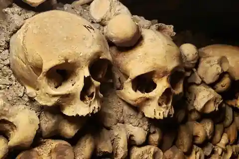 Visita a la Cripta de los Capuchinos y tour a pie por el Oscuro Pasado de Roma