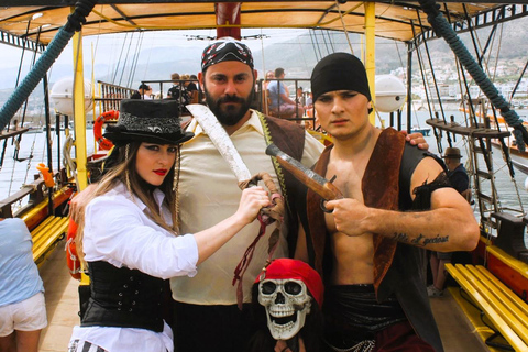 From Hersonissos: Half-Day Pirate Boat Trip with Lunch