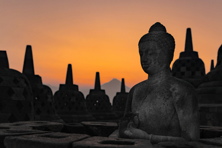 Yogyakarta: Private All-Inclusive Borobudur Tour