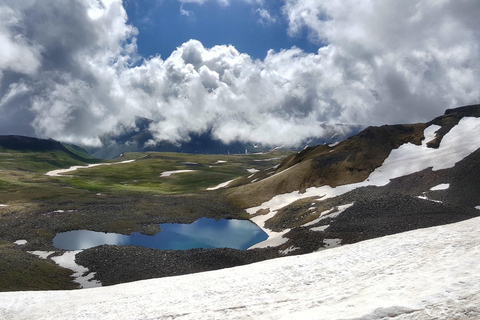 Yerevan: Azhdahak Mountain Hike with Jeep Ride