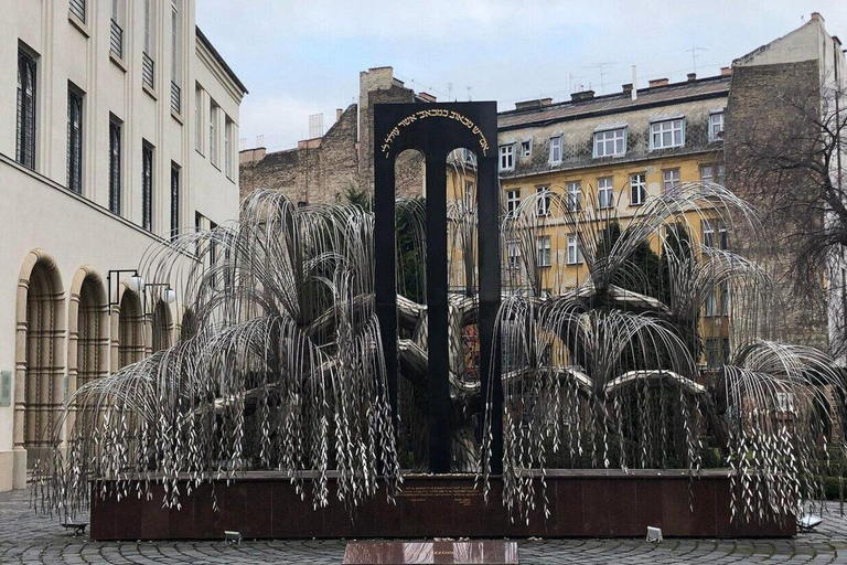 Budapest: Jewish Quarter Walking Tour with Synagogue Entries Jewish Quarter Walking Tour in English w/Synagogue Entries