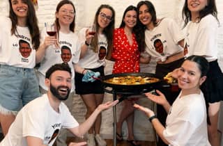 Madrid: Koche, stoße an und genieße ein Erlebnis mit Paella und unbegrenzter Sangría