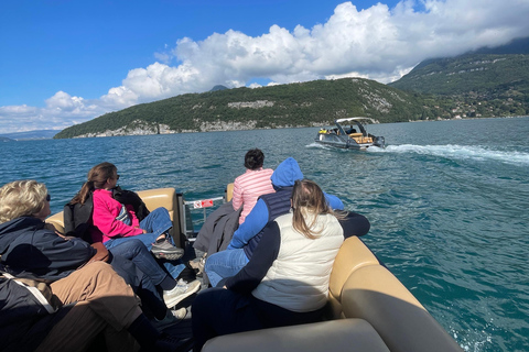 Annecy: Lounge boat cruise with skipper on the lake Dream getaway on a lounge boat on Lake Annecy