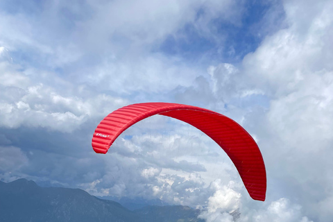 Bovec: parapendio biposto sulla valle dell&#039;IsonzoBovec: Parapendio biposto sulla Valle dell&#039;Isonzo