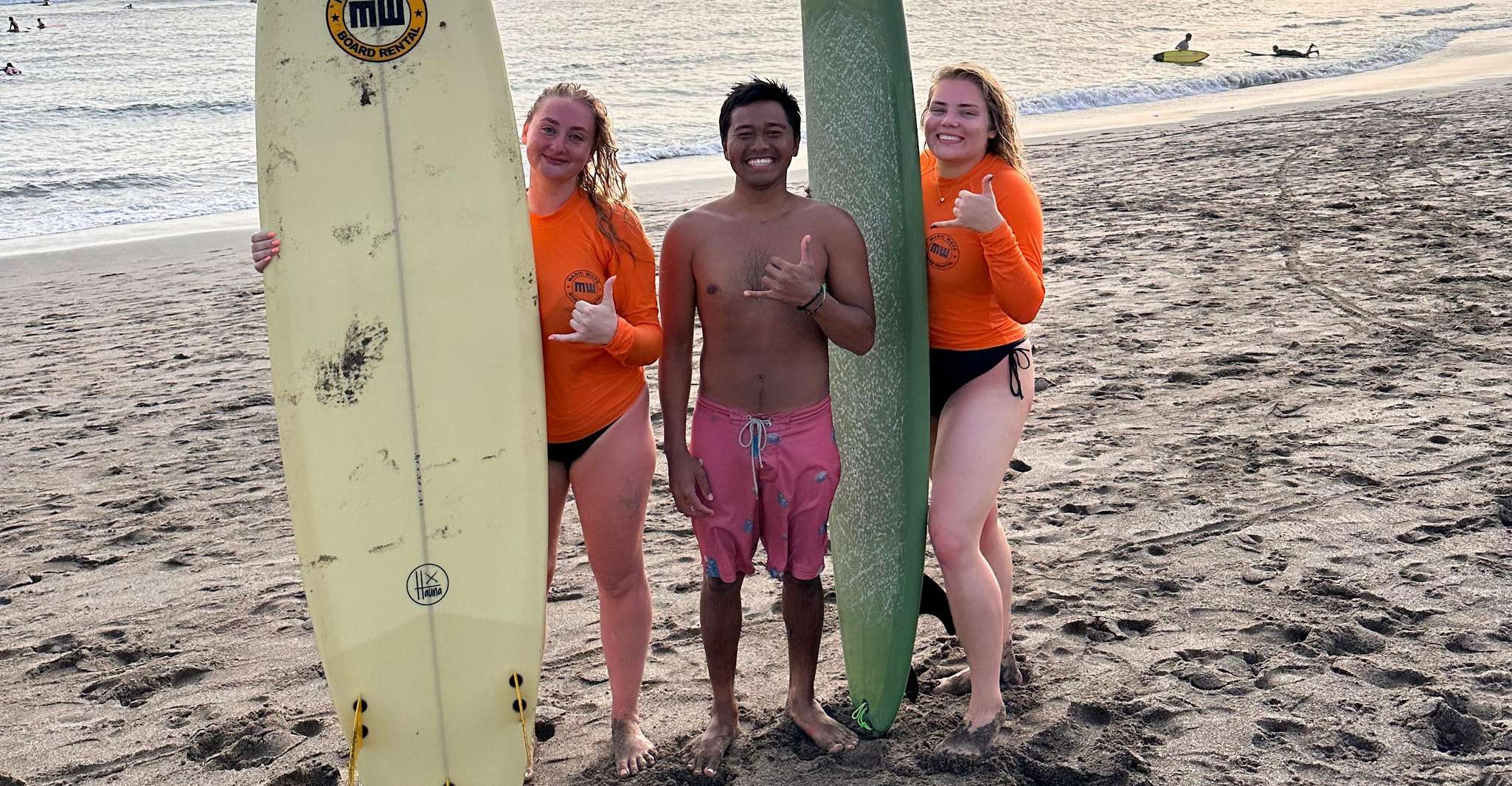 Canggu, corso di surf di 3 giorni con istruttore certificato ISA - Hizvo