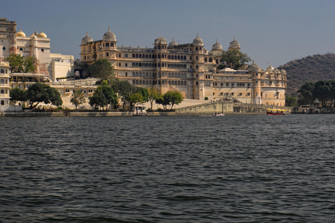 Depuis Udaipur : Visite privée d&#039;UdaipurUdaipur : Visite privée du palais de la ville avec guide privé