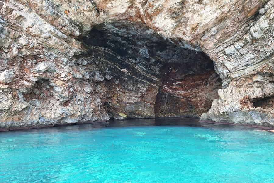 Portocolom: Bootsausflug zur Höhle und zu den 5 unberührten Stränden im Süden. Foto: GetYourGuide Portocolom: Bootsausflug zur Höhle und zu den 5 unberührten Stränden im Süden. Foto: GetYourGuide