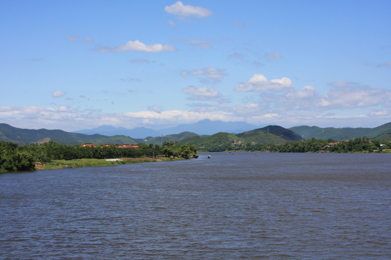 Hue : Croisière sur la rivière des Parfums avec la pagode et les tombeaux de Thien Mu