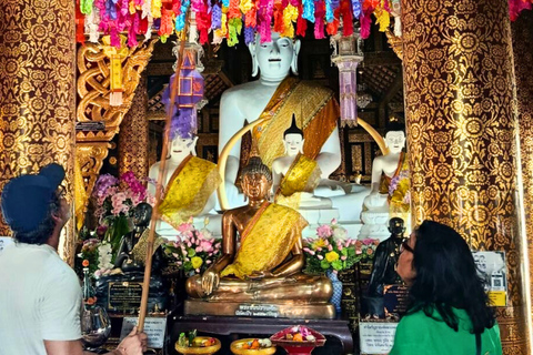 Chiang Mai: Temples & Old City Hidden Gems with local guide Private Tour (with transfer)
