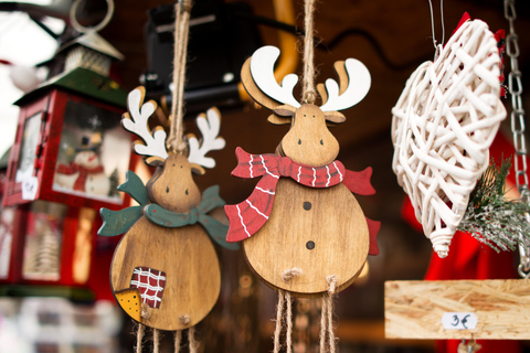 Bratislava: Christmas Market Food Tour with Drinks