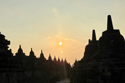 Yogyakarta: Borobudur Sunrise Tour with Breakfast Shared tour VIP Sunrise Borobudur