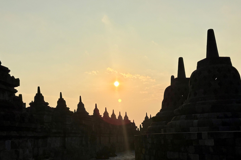 Yogyakarta: Borobudur Sunrise Tour with Breakfast Shared tour VIP Sunrise Borobudur