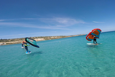 Mellieha: Introduzione al Wing Foiling (corso)Mellieha: Introduzione alla sventagliata d&#039;ala