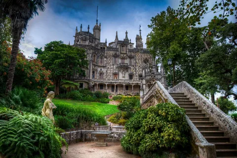 Lisbonne : Excursion d'une journée à Sintra, au palais de Pena, à Regaleira et à Monserrate