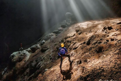 Yogyakarta: Jomblang Cave Adventure with Rappelling