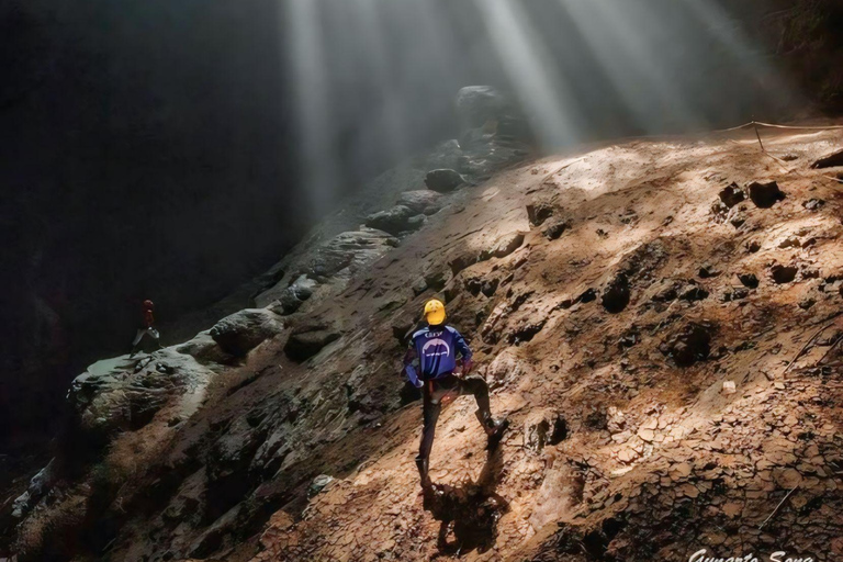 Yogyakarta : Aventure dans la grotte de Jomblang avec descente en rappel