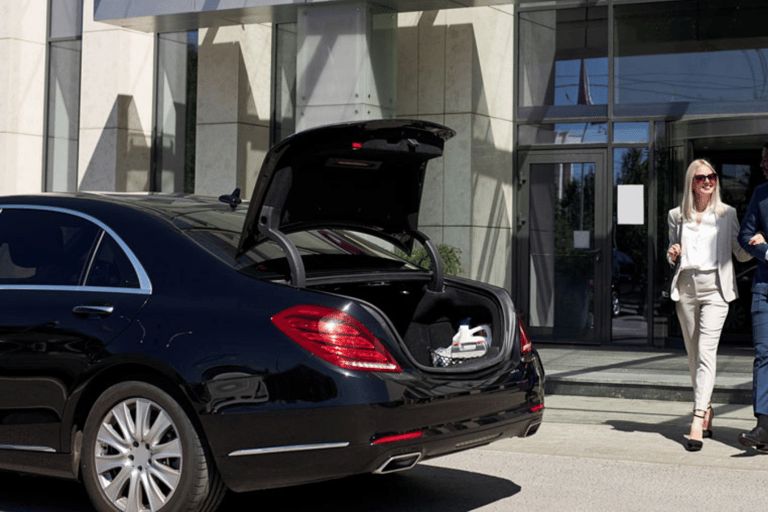 Sydney: Private Airport Transfer to and from CBD Hotels