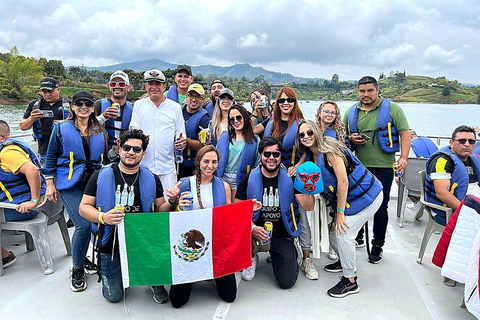 Guatapé: Boat Tour, Peñol Rock & Colorful Town with Meals
