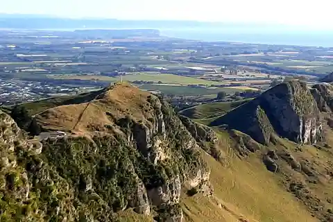 Napier: Art-Deco + Te Mata Peak+ Garden Walk + Wine Tasting