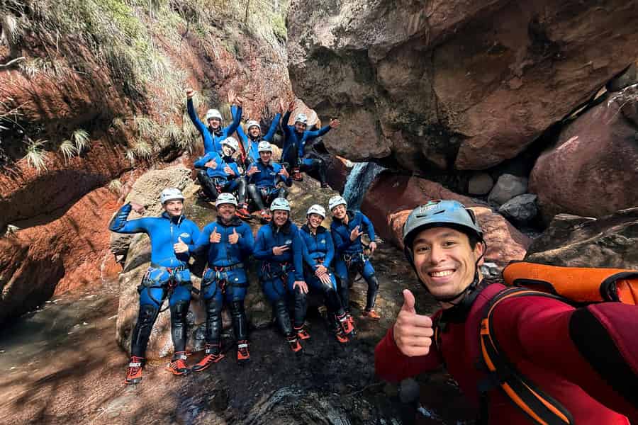 Canyoning-Abenteuer im versteckten Nonnental (Stufe 2). Foto: GetYourGuide Canyoning-Abenteuer im versteckten Nonnental (Stufe 2). Foto: GetYourGuide