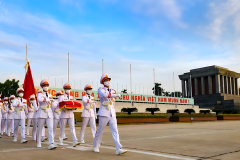 Hanoi: Military History Museum, Hoa Lo Prison & Gardens Tour Small Group: All-In-One Tour: Highlights & Train Street