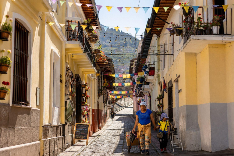 Quito: Historic Center Tour with Chocolate & Artisan Tour