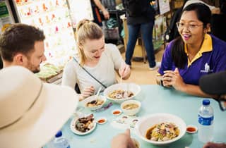 Singapur: Lokale Street-Food-Tour mit 9 Verkostungen